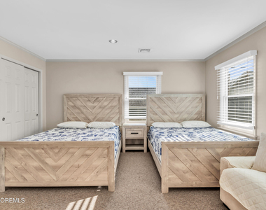 102 W Spray Way - Photo Thumbnail 9