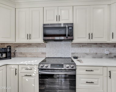102 W Spray Way - Photo Thumbnail 5