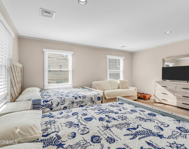 102 W Spray Way - Photo Thumbnail 19