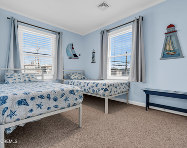 102 W Spray Way - Photo Thumbnail 2
