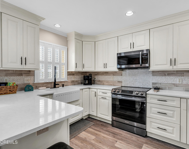 102 W Spray Way - Photo Thumbnail 3