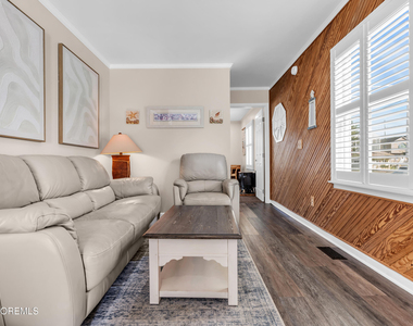 102 W Spray Way - Photo Thumbnail 7