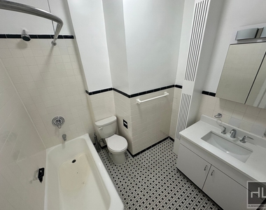 West 72 Street - Photo Thumbnail 2