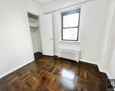 East 35 Street - Photo Thumbnail 2