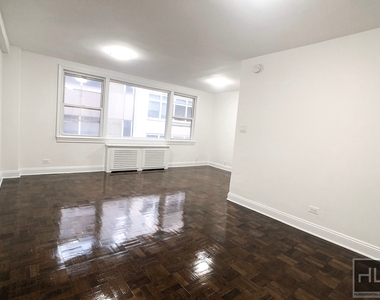 East 55 Street - Photo Thumbnail 2