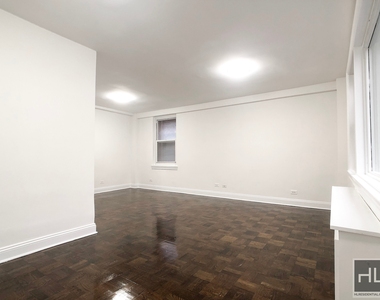 East 55 Street - Photo Thumbnail 1