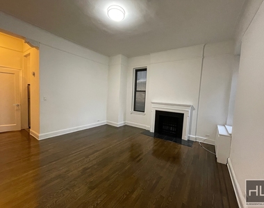 E 81st St - Photo Thumbnail 1