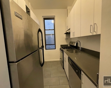 E 81st St - Photo Thumbnail 2