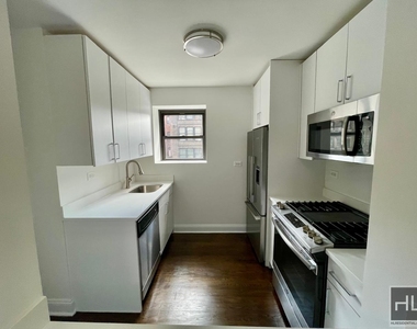 E 16 St - Photo Thumbnail 3