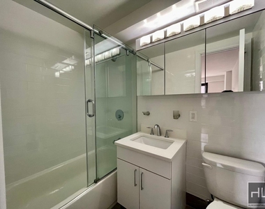 E 16 St - Photo Thumbnail 4