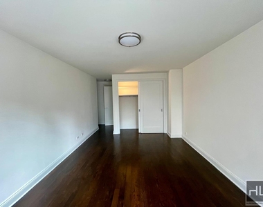 E 16 St - Photo Thumbnail 2