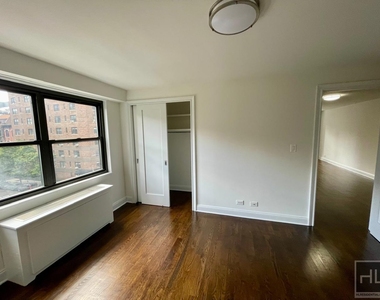 E 16 St - Photo Thumbnail 1
