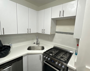 E 16 St - Photo Thumbnail 3