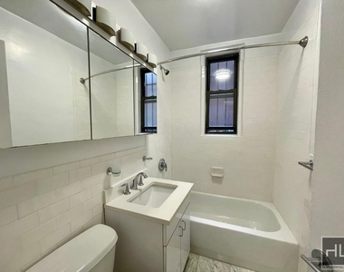 East 46 Street - Photo Thumbnail 3