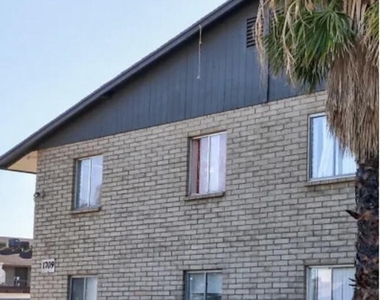 1709 W Mountain View Road - Photo Thumbnail 6