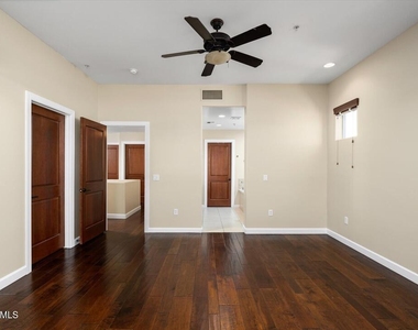 4931 N Woodmere Fairway -- - Photo Thumbnail 15