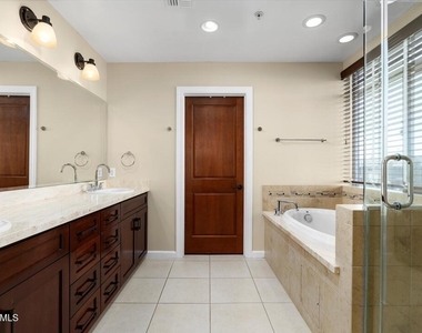 4931 N Woodmere Fairway -- - Photo Thumbnail 16