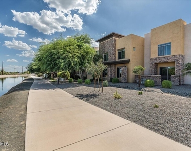 4931 N Woodmere Fairway -- - Photo Thumbnail 2