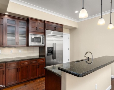 4931 N Woodmere Fairway -- - Photo Thumbnail 5