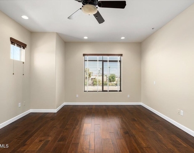4931 N Woodmere Fairway -- - Photo Thumbnail 14