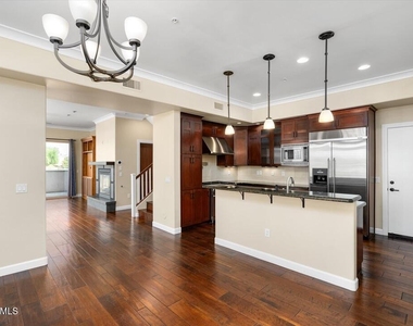 4931 N Woodmere Fairway -- - Photo Thumbnail 8