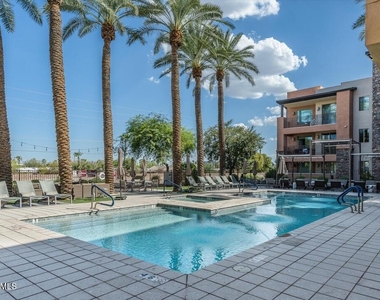 4931 N Woodmere Fairway -- - Photo Thumbnail 26