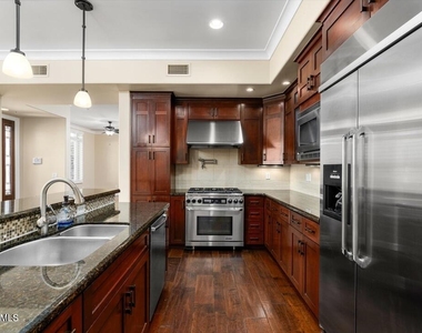 4931 N Woodmere Fairway -- - Photo Thumbnail 7