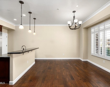 4931 N Woodmere Fairway -- - Photo Thumbnail 4