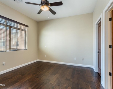 4931 N Woodmere Fairway -- - Photo Thumbnail 22
