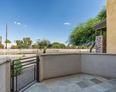 4931 N Woodmere Fairway -- - Photo Thumbnail 13