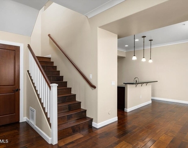 4931 N Woodmere Fairway -- - Photo Thumbnail 3