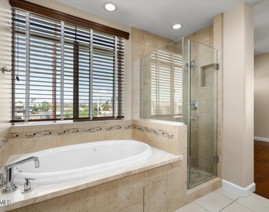 4931 N Woodmere Fairway -- - Photo Thumbnail 17