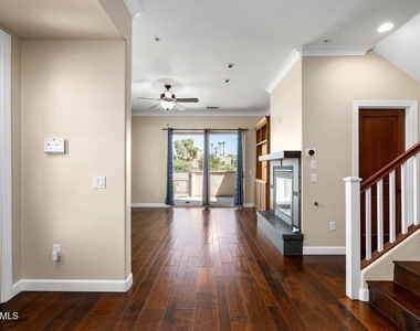 4931 N Woodmere Fairway -- - Photo Thumbnail 10