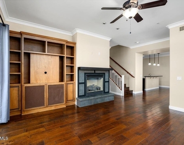 4931 N Woodmere Fairway -- - Photo Thumbnail 12