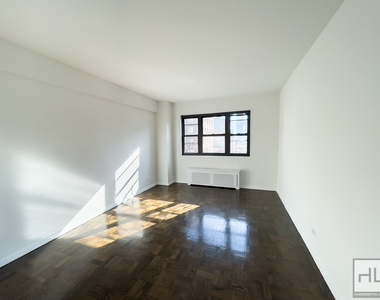 East 35 Street - Photo Thumbnail 5