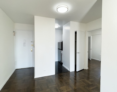 East 35 Street - Photo Thumbnail 4