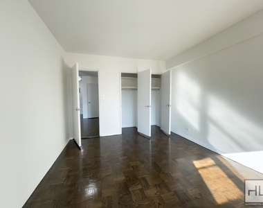 East 35 Street - Photo Thumbnail 6