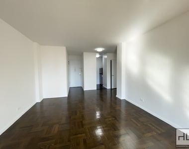 East 35 Street - Photo Thumbnail 3