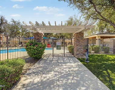 10757 N 74th Street - Photo Thumbnail 28