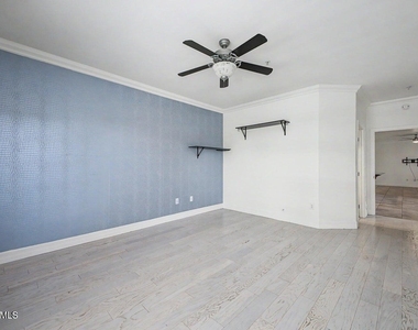 10757 N 74th Street - Photo Thumbnail 18