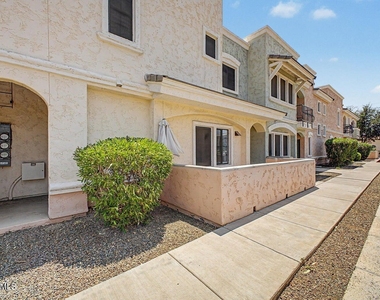 10757 N 74th Street - Photo Thumbnail 2