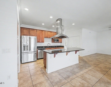 10757 N 74th Street - Photo Thumbnail 12