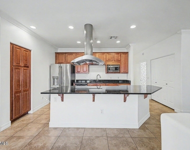 10757 N 74th Street - Photo Thumbnail 13