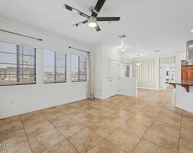 10757 N 74th Street - Photo Thumbnail 8