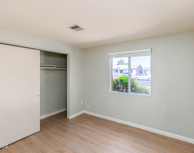 3525 E Hearn Road - Photo Thumbnail 8