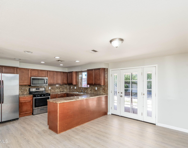 3525 E Hearn Road - Photo Thumbnail 4