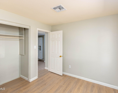 3525 E Hearn Road - Photo Thumbnail 11