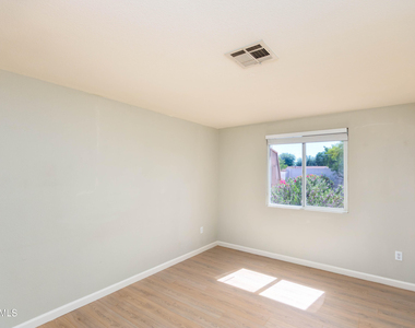 3525 E Hearn Road - Photo Thumbnail 12