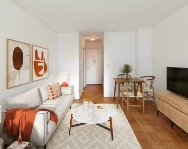 East 75th Street - Photo Thumbnail 4