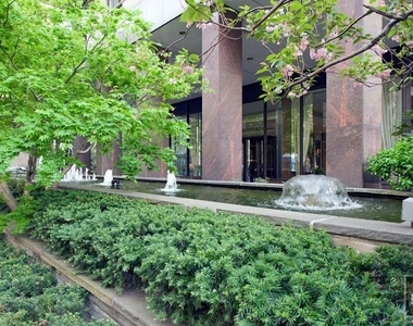 East 75th Street - Photo Thumbnail 5